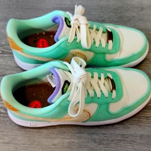 Nike Air Force 1 "happy pineapple" sneaki